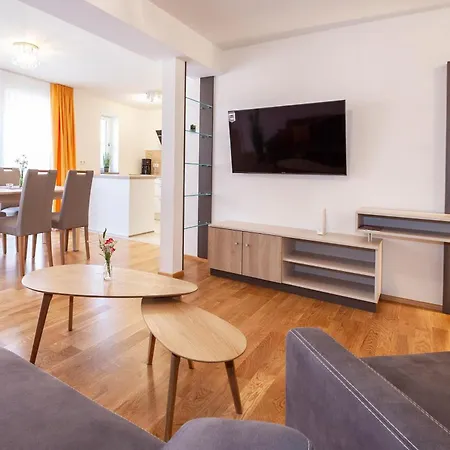 Hensler Apartment *